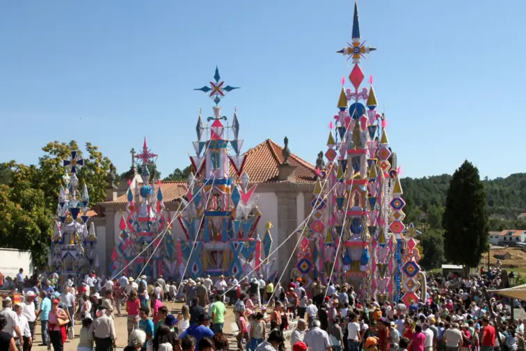 Andor da Senhora da Pena junto à capela